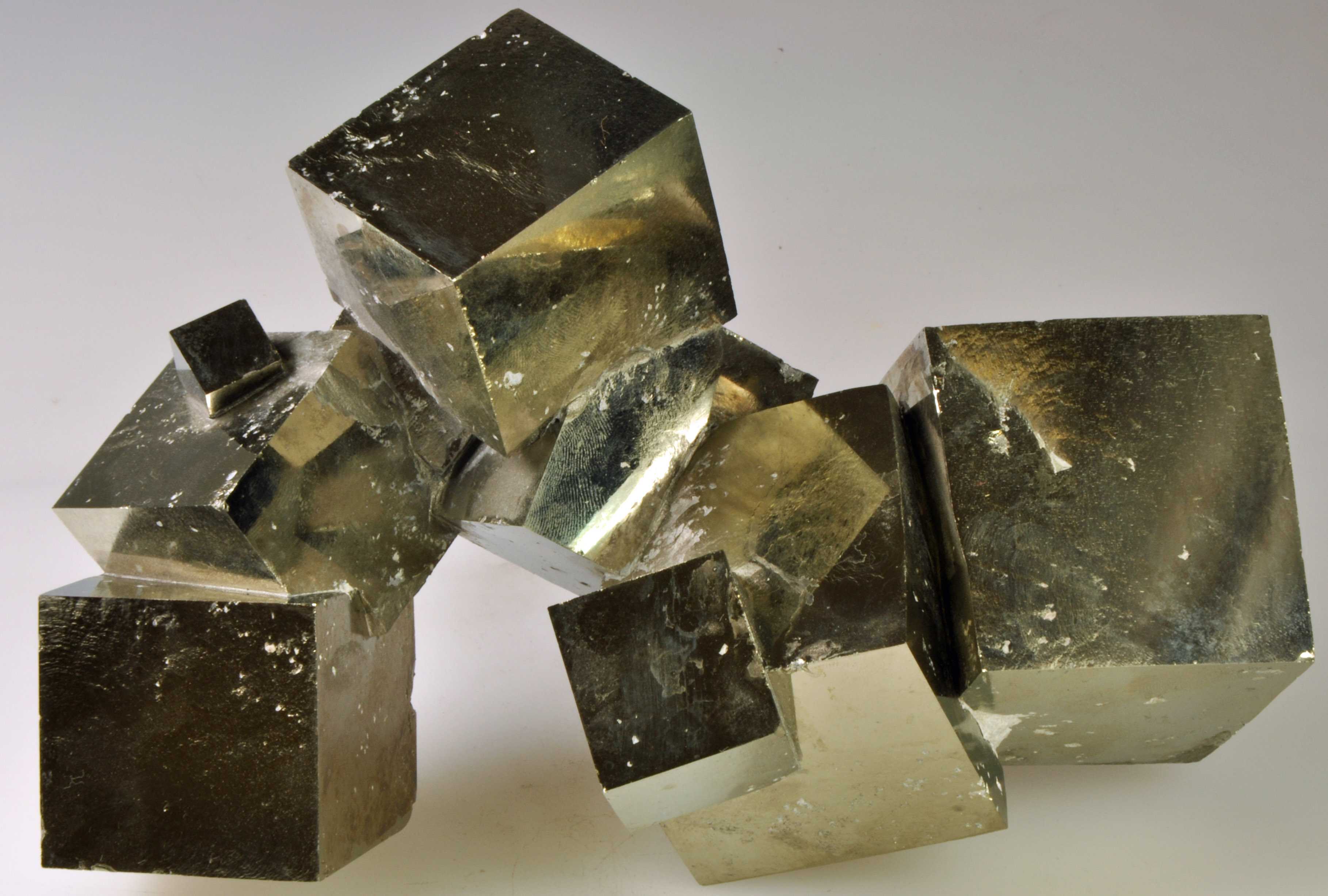 Pirita Rimi Pirita - Krystala, la web del mundo de los cristales, minerales y ...